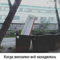 Кстати, насчет половинки гроба.
Мусульман кладут в гроб без крышки, вместо крышки накрывают покрывалом.
Перед похоронами тело вынимают из ящика, и опускают в саване. Из гроба обычно рубят домовину в могиле над телом, но чаще всего гроб просто выбрасывают. В регионах , особенно на деревенских мусульманских кладбищах таких моментов полно. Идешь, смотришь - на кладбищенской помойке полгроба валяется. Значит, кого-то недавно похоронили.
