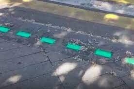 О хоспидя... Да у нас в дополнение к вот такой (первое фото), уже давно сделали для тупых телефонщиков-пешеходов поперёк (фото два). Наш городок ни разу не Сеул. Просто маленький городок менее чем 20 тысячами жителей. Прям вот достижение. Пост тупопой, ни о чём.