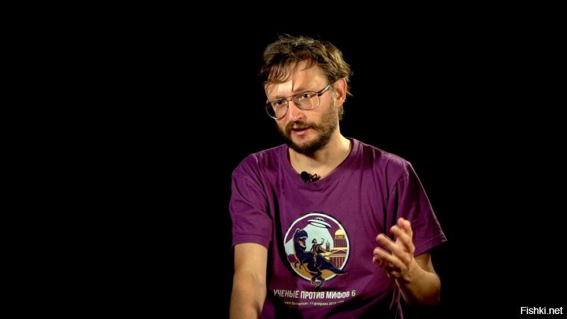 Фуф,  уже тяжко как-то читать такое. Наверное, либо школьник текст писал, либо человек который палеонтологию знает только по к\ф Парк Юрского Периода.
Динозавры вымирали почти сотню миллионов лет (приматы ещё даже столько не существуют). И метеоритом их убить всех, ну прям возможно только в том случае, если он будет достаточно большой.. но тогда б и все другие виды вымерли, включая бактерии. А планета бы напоминала шарик из лавы.
А причина вымирания динозавров - это мы, точнее наши далёкие-далёкие теплокровные предки, похожие на бурундуков или енотов. Мы заняли экологическую нишу, и принялись усердно тырить у динозавров яйца, разрушая гнёзда.. и поймать наших предков было сложновато, они ж мелкие и юркие. Поэтому крупные особи рептилий вынуждены были сниматься и уходить с сытных пастбищ в поисках мест, где  этих пронырливых хорьков поменьше. Соответственно кормовая база уменьшалась - уменьшалось поголовье, а ещё самки динозавров, не откладывали яйца пока они мигрируют, или находятся в стрессовой ситуации, от чего скорлупа твердеет, и не всегда детенышу удаётся проломить её изнутри, о чём свидетельствуют находки  этих самых яиц с более толстым внешним слоем. Попробуй тут нести яйца, когда кругом бегают эти разбойники и так и норовят притырить всё что плохо лежит. Итак, год за годом, тысячелетие за тысячелетием, миллион за миллионом лет, мы теснили крупную фауну динозавров из самых благоприятных мест, и сами там расселялись. А динозавры, кто смог - адаптировались к новым условиям, и сейчас живут среди нас, просто мы не особо их замечаем, так как они нам привычны.
Метеорит конечно мог натворить делов, и привести к существенным проблемам популяции, но опять таки, динозавры по всей Земле тусовались, и один метеорит, даже такой, который бы разбудил сотни вулканов - не смог бы так навредить исключительно конкретному виду. А по раскопкам и слоями, в целом определены все массовые вымирания, и видно как миллионами лет сокращалось кол-во динозавров, менялись их виды и места обитания. Это просто эволюция и доминирование одних животных над другими.
Мы убили динозавров, поэтому сейчас мы тут.
Кому интересней подробнее,  гуглите на ютьюбе лекции Дробышевского и Попова.
