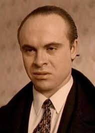 Надо было его звать. Он знает подход к водителям трамваев