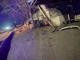 У нас не так давно малолетний гонщик вот так дерево "обнял", с горе водителем погибло еще два салаги пассажира.