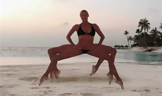 Зачем носили платья, в которых надо было проходить в дверь боком