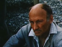 ... В основном на экране играл отрицательных героев - злодеев, преступников, мафиози. При этом актёр обладал ярко выраженным отрицательным обаянием. Его злодеи неизменно жестоки, циничны и смелы. В то же время Головин вполне органично, ярко и достоверно играл их и в серьёзных драмах, и в комедиях.
Источник:  Штуки-дрюки ©