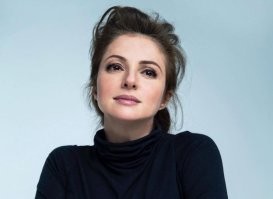 Она же....  Снималась в основном в сериалах.