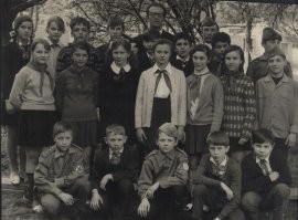 50 лет назад. Перед "зарницей". Я в в 3-м ряду, 2-ой справа