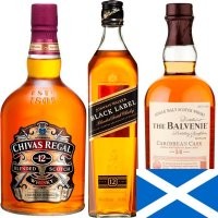 При слове Шотландия мы сразу же представляем суровых мужчин в килтах, которые начинают свой день с волынки и ею же и заканчивают. (С) 
 Автор женского пола? Я другое представляю.)))