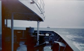 Да, да, осколки развтой цивилизации... Судно трансшельф есть, а платформа только одна, а 30лет надад было 5платформ и два буровых судна

Шельф-10 с борта Клавдия Еланская 21.08.1991г.