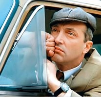 Где вы теперь, друзья моей юности? Вы, бескорыстные подружки? Молодость, ты была или не была? Кто ответит, куда ты делась? И только ветер в аллеях Нескучного сада заметает твои следы.