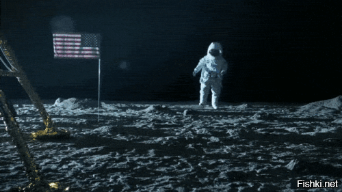Стэнли Кубрик снимает высадку янки на Луну.