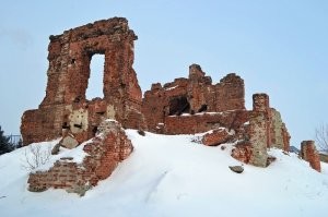 Гулял по "острову" Людникова недавно, наиуютнейшее место для ноября. Политрук, самый бесполезный человек в армии, совершил самый яркий подвиг - переплыл Волгу по "салу", 800 метров через лед и снег, 2 градуса температура воды.
Просто немцы тупые и предлагали деньги за политруков в 10 раз больше, чем за офицеров. А те в 10 раз больше, чем за солдатов.