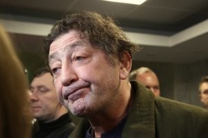 Кого-то он напоминает)