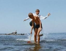 6 сцен из фильмов, в которых актеры даже не знали, что их снимают