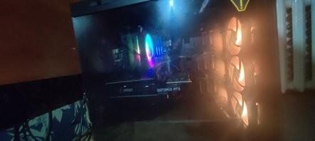 В Mini-itx даже заглушка в виде старых видеокарт будет казаться большой. У меня АТХ-материнка, там любая видяха выглядит гораздо меньше, чем на видео. Сравнение и фото как выглядит у меня )