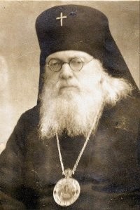 Архиепископ Лука он же Валентин Феликсович Войно-Ясенецкий. 

Его труд "Очерки гнойной хирургии" вывел хирургию на новый качественный уровень и спас огромное количество людей.