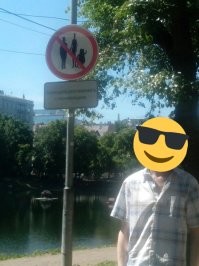 Есть, чем удивить водителей: подборка необычных дорожных знаков с разных уголков мира