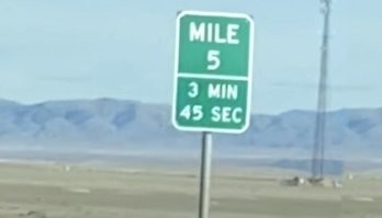 Есть, чем удивить водителей: подборка необычных дорожных знаков с разных уголков мира