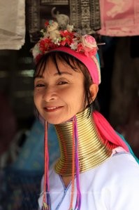 Ах, если бы все было так просто, как вы об этом говорите.
 Однако, люди далеко  не только не избавляются от "уродцев", но и намеренно себя уродуют во имя навязанных представлениях о красоте...