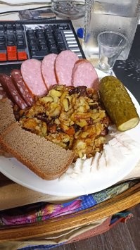 Вот нормальный закусок, не давно выпивал)