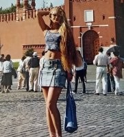 Два пупка и ни одной сиськи...