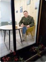 Вот так, она выглядит без грима.