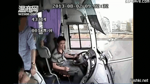 Иногда водители автобусов тоже катапультируются