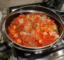 Какая паста?Там сосиски рубленные с горошком