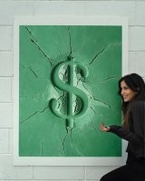 Две плалки!))Или все же одна?
Знак доллара - два Геркулесовых столба, перевитые лентой с латинским изречением. Знак был образован от наложения двух букв Р и S, обозначающих испанские pesos, которые писались во множественном числе, - заглавная Р и прописная s.
Если не две плаки, то это в Древнем Риме $ означало «раб» (лат. servus).