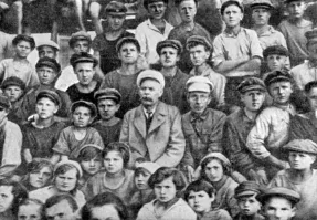 А где история вот этих головных уборов?