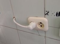 М – минимализм.
А чё не так-то? Дёшево и сердито! Неизвестно, сколько и как пришлось бы в обход тянуть.