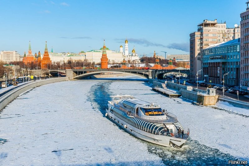 Про речной ледокольный флот слышали когда нибудь? 

К сведению уже сейчас туристическая навигация по Москве реге круглогодичная посредством теплоходов Рэдиссон