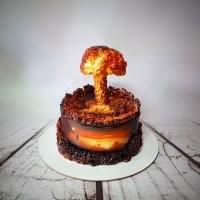 Хэллоуин - это не наша культура.

Для америкосов такой торт на Хэллоуин актуальней... Дарю идею.