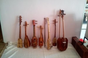 У якутов много музыкальных инструментов. К примеру, кырыымпа, смычковый инструмент.