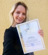 заголовок прочитал,вот так ------------------------------------------------------------------------------------------------------------------------------------------Девушка съела слонёнка и получила благодарность !