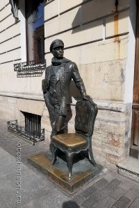 Интересные памятники, оригинальные скульптуры