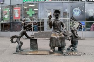 Интересные памятники, оригинальные скульптуры
