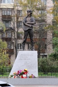 Интересные памятники, оригинальные скульптуры