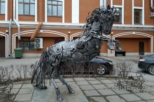 Интересные памятники, оригинальные скульптуры