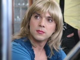 Женщина, которой идут усы