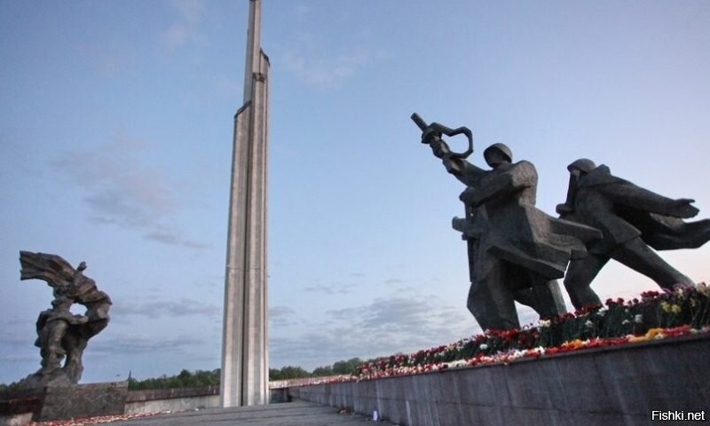 Для меня, гражданина Латвии, самые ценные и безусловно дорогие скульптуры - мемориал советским воинам-освободителям Риги.