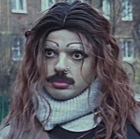 Женщина, которой идут усы