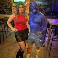 Человек-синяк (справа) и шлюха-вумен(слева)?