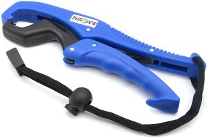 Не спец я по подлёдному лову, но думаю липгрип удобнее в таком случаи нежели багорик.