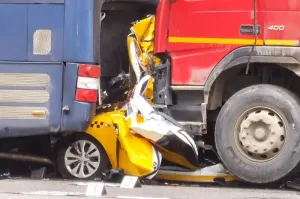 Это без ретуши фото. Там и ретушировать то нечего особо...