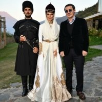 В качестве примера. Свадьба Сати Казановой и итальянца