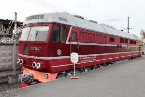 >>> Но среди тепловозов есть настоящий рекордсмен - ТЭП80, конструкционная скорость которого - 245 км/ч! Максимально ему удалось развить 271 км/ч.

Всего было построено два тепловоза данной серии. Они остались опытными   первый работал непродолжительное время в депо Великие Луки на линии Москва   Рига, а второй после модификации в скоростное исполнение проходил испытания на линии Москва   Санкт-Петербург, установив мировой рекорд скорости для тепловозов в 271 км/ч.
В настоящее время первый тепловоз находится в железнодорожном музее в Новосибирске, а второй   в Санкт-Петербурге.

А вот и видосики с фоточками.