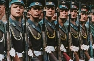 Сначала прочитал "Сны Отечества", а это они моргают "в ногу"