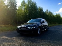 Один из самых красивейших автомобилей за всю историю автомобилестроения.
 Планирую приобрести Е46, в догонку к моей Е39. В гараже будут смотреться просто отлично.