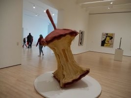 При нынешнем развитии "искусства" некоторые вещи можно в музее как "ИНСТАЛЛЯЦИЯ №3" выставлять ...