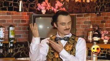 Пффф. Мне запомнились эти (последний правда не из кино, но все же):