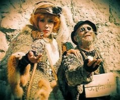 Не прячьте ваши денежки по банкам и углам,
Несите ваши денежки   иначе быть беде.
И в полночь ваши денежки заройте в землю там,
И в полночь ваши денежки заройте в землю, где?
Заройте в землю, где…